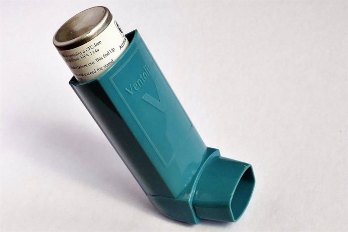 Inhaladores y píldoras de esteroides para el asma relacionados con un mayor ries