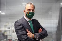 Smith reclama financiar mascarillas, no "subvenciones estúpidas", y defiende la sanidad privada, que evitó el colapso