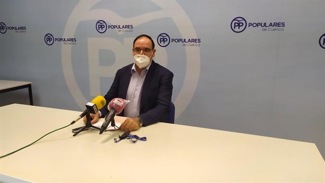 El presidente del PP de Cuenca, Benjamí Prieto, en rueda de prensa.