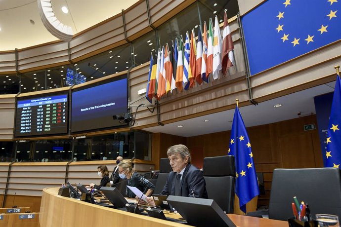 UE.- La Eurocámara insta a los 27 a reforzar la cooperación militar en la UE