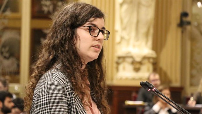 La portavoz adjunta de Unidas Podemos en el Parlament, Esperana Sans, en una imagen de marzo interviniendo en un pleno.