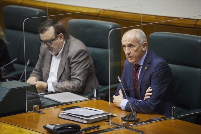 El consejero de seguridad, Josu Erkoreka, comparece este miércoles, a petición propia, ante la Comisión de Instituciones, Gobernanza Pública y Seguridad del Parlamento Vasco