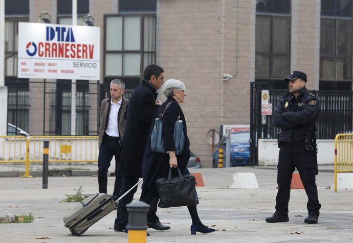 El mayor de los Mossos dEsquadra, Josep Lluís Trapero y su abogada, a su llegada a la Audiencia Nacional, donde continúa el juicio a la cúpula de los Mossos d'Esquadra por el 1-O, en San Fernando de Henares (Madrid), a 3 de febrero e 2020.