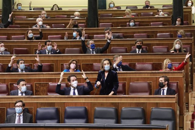 Bancada del PP en  el Congreso durante la intervención de la portavoz del PP en el Congreso, Cuca Gamarra.  En Madrid, (España), a 14 de octubre de 2020. 
