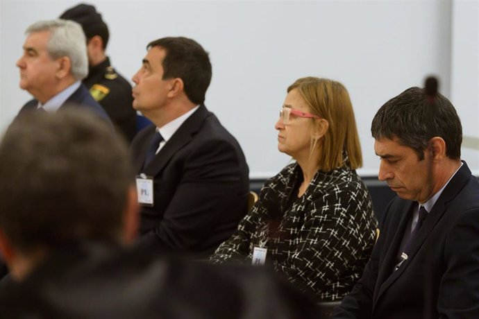 (I-D) El exsecretario de Interior, Cesar Puig; el exdirector de Mossos dEsquadra, Pere Soler; la intendente Teresa Laplana; y el mayor de los Mossos dEsquadra, Josep Lluís Trapero, en la Audiencia Nacional, Madrid /España, a 20 de enero de 2020.