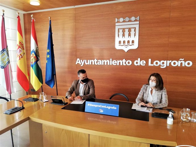 El portavoz del PP en Logroño Conrado Escobar y la edil popular Mar San Martín han hablado de la Ordenanza Fiscal municipal para 2021.