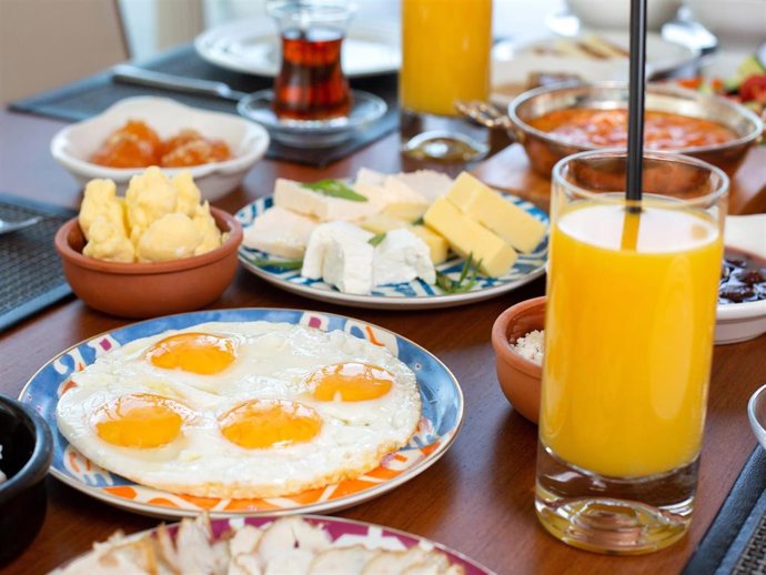 No cuidar nuestra alimentación puede provocar pérdida de cabello, acné o envejecimiento prematuro