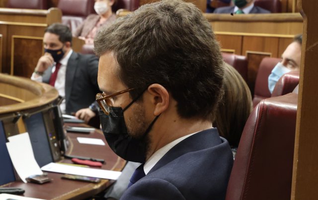 El presidente del PP, Pablo Casado, durante el pleno en el que se debate la moción de censura planteada por Vox.