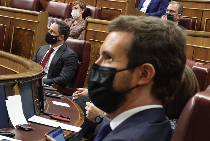El presidente del PP, Pablo Casado, durante el pleno en el que se debate la moción de censura planteada por Vox, en el Congreso de los Diputados.