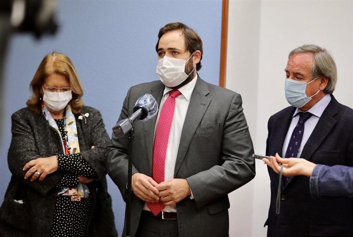 El presidente del PP C-LM, Paco Núñez, junto al presidente de Fedeto, Ángel Nicolás, y la vicesecretaria de Sectorial del PP a nivel nacional, Elvira Rodríguez