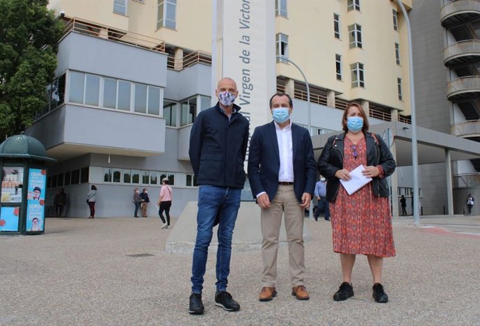 Los socialistas Jose Luis Ruiz Espejo, Carmen Martin y Francisco Quintero en rueda de prensa en Malaga capital