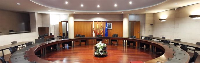 Salón de plenos de la Diputación de Huesca.