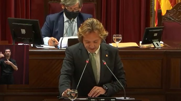 El portavoz del grupo parlamentario Vox, Jorge Campos.