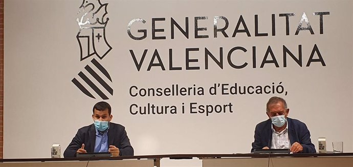 El conseller de Educación, Vicent Marz, y el secretario autonómico de Educación, Miguel Soler,en rueda de prensa