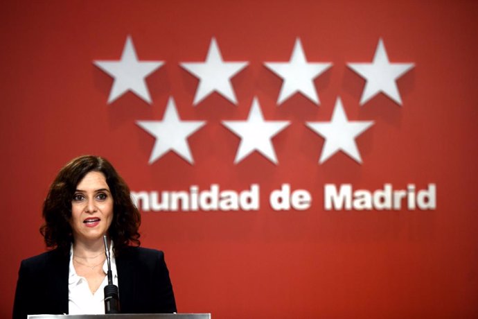 La presidenta de la Comunidad de Madrid, Isabel Díaz Ayuso, comparece en rueda de prensa en la Casa Real de Correos, en Madrid, (España), a 21 de octubre de 2020. 