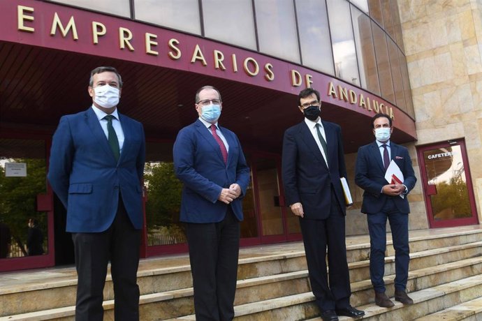 Encuentro de empresarios en Sevilla con el secretario de Estado de la UE, Juan González-Barba.
