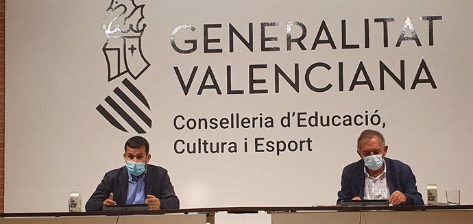 El conseller d'Educació, Vicent Marz, i el secretari autonmic d'Educació, Miguel Soler,en roda de premsa