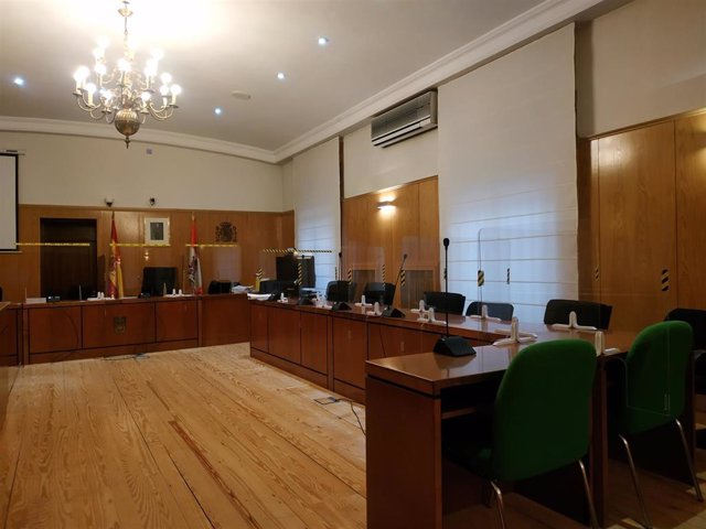 Tribunales.-Al banquillo tres acusados por una veintena de robos en viviendas de Valladolid, Jaén, Córdoba y Granada