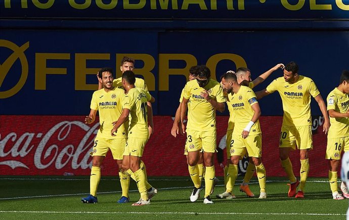 Los jugadores del Villarreal celebran el gol de Parejo ante el Valencia en LaLiga Santander 2020-2021