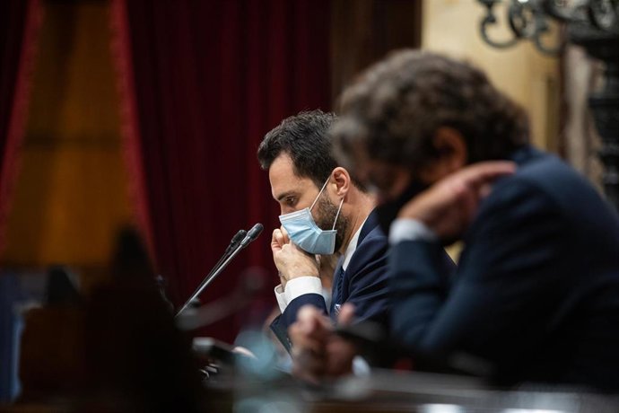 El president del Parlamento catalán, Roger Torrent, durante un pleno de control al Gobierno de la Generalitat, marcado principalmente por la gestión del COVID-19, en Barcelona, Cataluña (España), a 22 de julio de 2020.