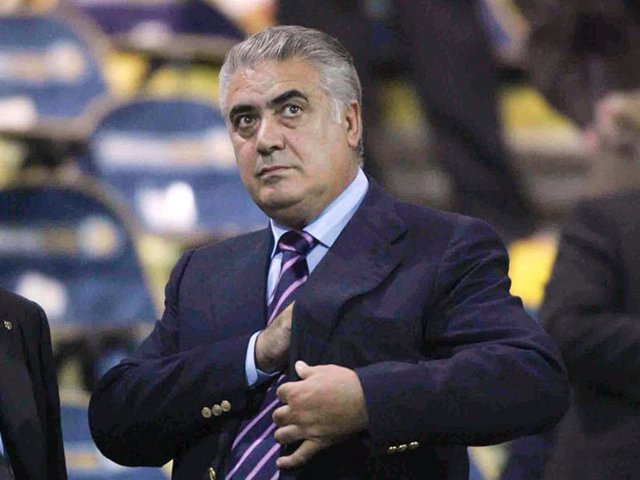 Former Real Madrid president Lorenzo Sanz watches the Serie A match between Parma and Juventus at the Ennio Tardini Stadium on September 24, 2005 in Parma, Italy.