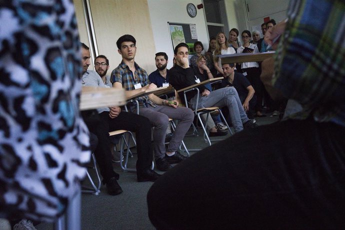 Refugiados en Alemania reciben clases