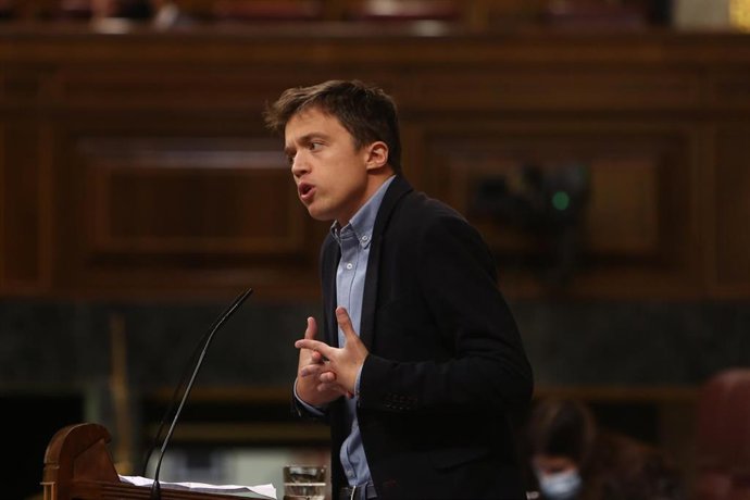 El líder de Más País, Íñigo Errejón, interviene durante una sesión plenaria en el Congreso de los Diputados, en Madrid (España), a 20 de octubre de 2020. El pleno del Congreso debate hoy la necesidad extraordinaria de suspender las reglas fiscales en 20