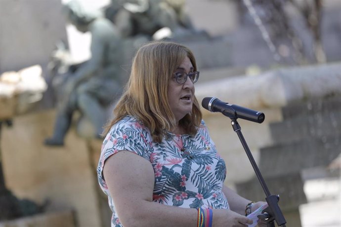 La presidenta de COGAM, Carmen García de Merlo, da una rueda de prensa junto a la presidenta de la FELGTB, Uge Sangil, para explicar "por qué el Orgullo LGTBI de este 2020 es más necesario que nunca", en Madrid (España) a 4 de julio de 2020.