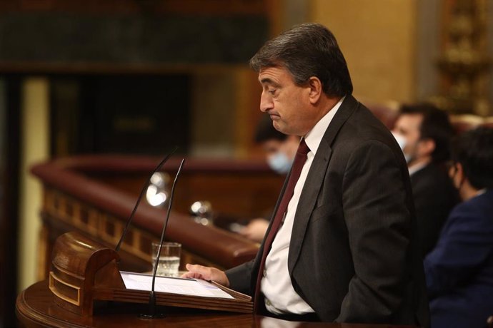 El portavoz del PNV en el Congreso, Aitor Esteban, interviene durante el pleno en el que se debate la moción de censura planteada por Vox, en el Congreso de los Diputados.