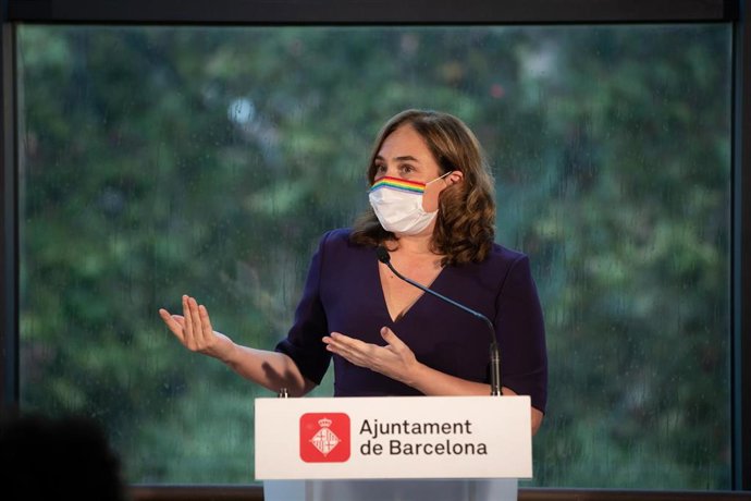 La alcaldesa de Barcelona, Ada Colau, durante la rueda de prensa presencial y telemática, en Barcelona, Catalunya, (España), a 18 de septiembre de 2020. 