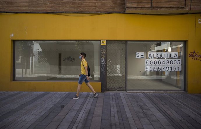 Local en alquiler en una calle peatonal de Sevilla (Andalucía, España)