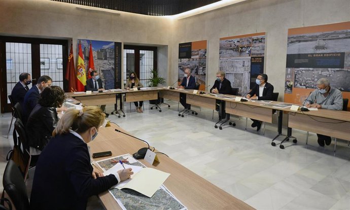 El alcalde de Murcia, José Ballesta, en el encuentro con los presidentes de las juntas municipales