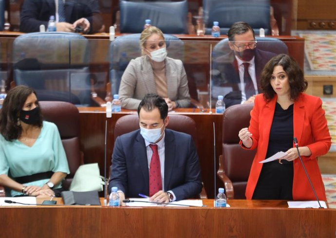 La presidenta de la Comunidad de Madrid, Isabel Díaz Ayuso, interviene en la Asamblea de Madrid 