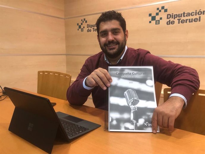 El diputado de Cultura, Diego Piñeiro, ha presentado el Catálogo Cutural de la Diputación de Teruel