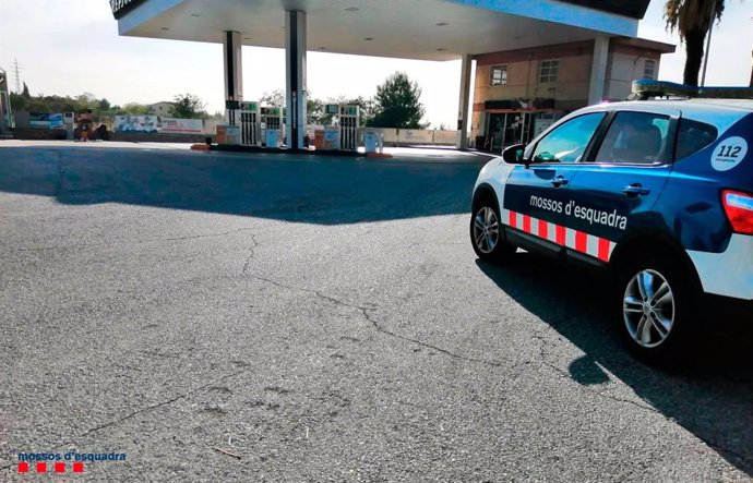 Detingut per robar amb un ganivet en una benzinera de Valls 