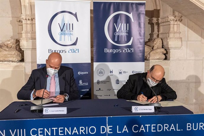 Firma del acuerdo para la retransmisión de conciertos de los 800 años de la Catedral de Burgos.