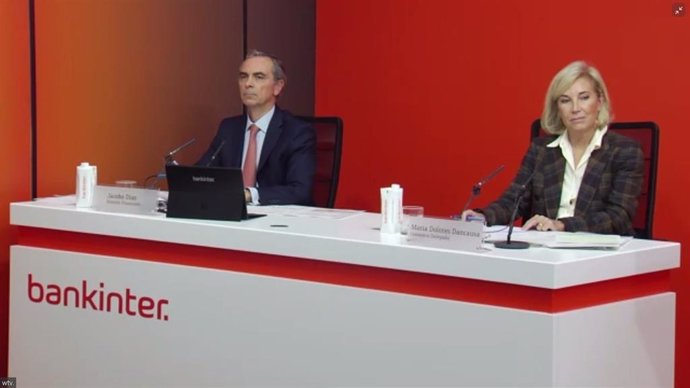 CEO Bankinter, María Dolores Dancausa, y el director financiero del banco, Jacobo Díaz, en la presentación resultados del tercer trimestre de 2020.