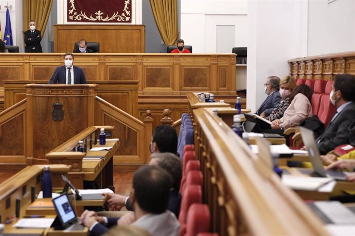 El consejero de Fomento, Nacho Hernando, interviene en el pleno de las Cortes.