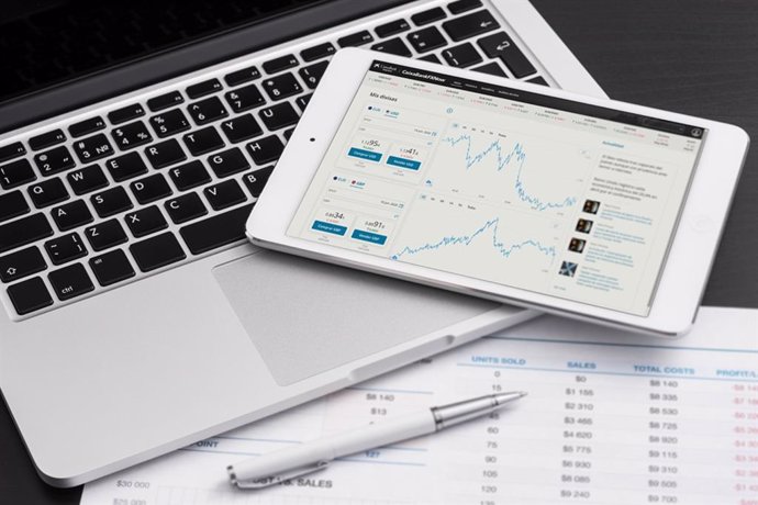 CaixaBank lanza la plataforma online FX Now para gestionar el mercado de divisas en tiempo real.