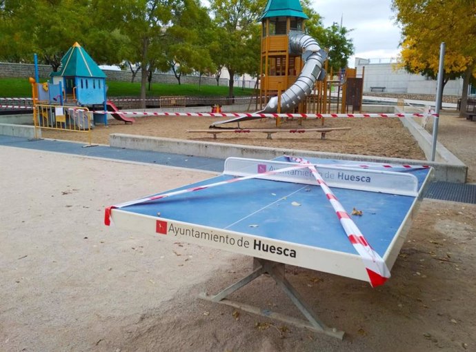 El Ayuntamiento de Huesca cierra las zonas de juegos infantiles de la ciudad.