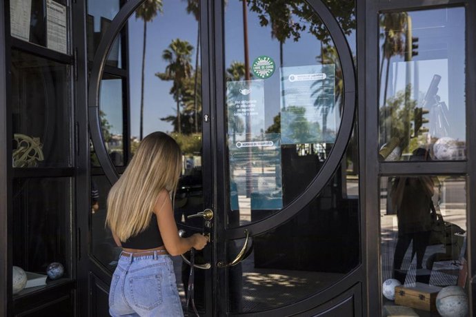 Imagen de archivo de un bar de copas en Sevilla.