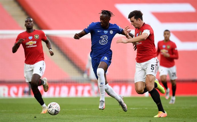 Abraham (Chelsea) y Maguire (Manchester United)