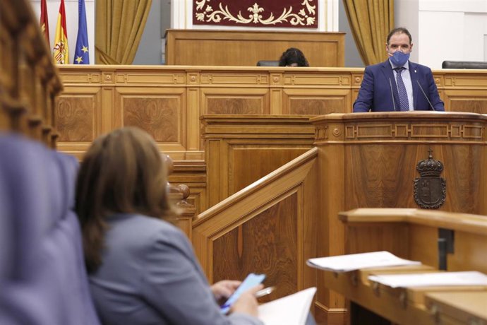El diputado dle PP Benjamín Prieto, interviene en el pleno de las Cortes.