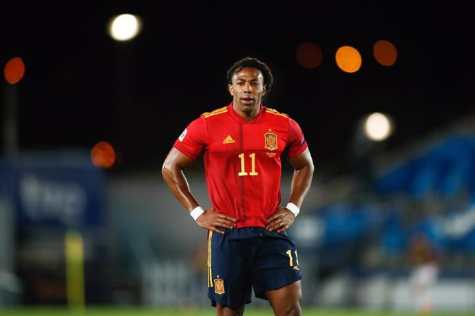 Adama Traoré jugando con la selección española