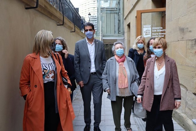 Udal ordezkarien bisita Jatorra jubilatuen klubera.