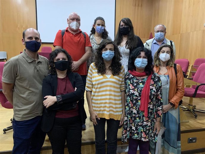 La coportavoz de Podemos Andalucía, Libertad Benítez, al término de la reunión que la dirigente ha mantenido con colectivos vecinales de la localidad de Camas (Sevilla)