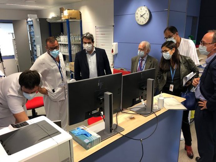 Imatge de la vista que director del Servei Catal de la Salut, Adri Comella, ha fet el 22 d'octubre de 2020 a l'Hospital de Terrassa. (Horitzontal)