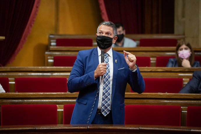 El conseller d'Interior, Miquel Smper, intervé durant la primera sessió de control al Parlament. Barcelona, Catalunya, (Espanya), 7 d'octubre del 2020.