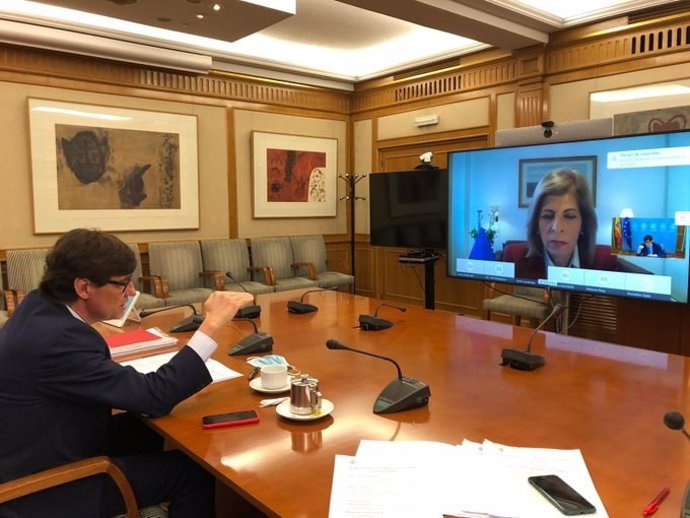 El ministro de Sanidad, Salvador Illa, ha mantenido un encuentro bilateral virtual con la comisaria europea de Salud y Seguridad Alimentaria, Stella Kyriakides