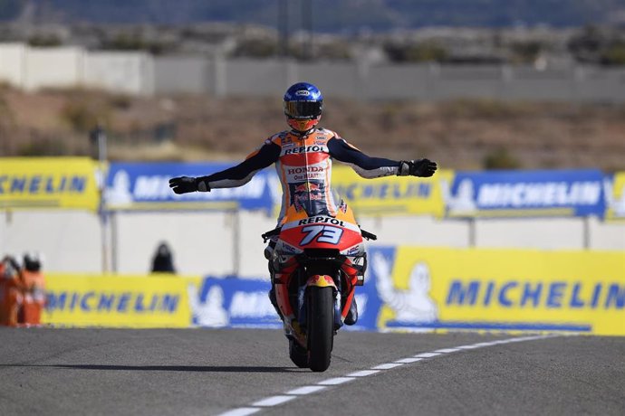 Alex Márquez celebra su segundo puesto en el Gran Premio de Aragón 2020